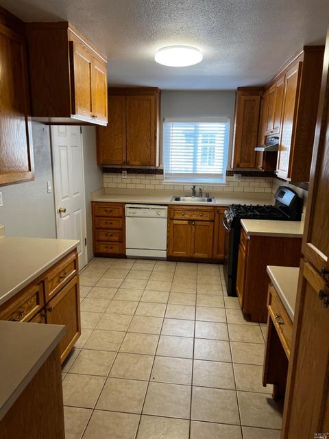560 Greenbach St, Napa, CA 94559 photo 3