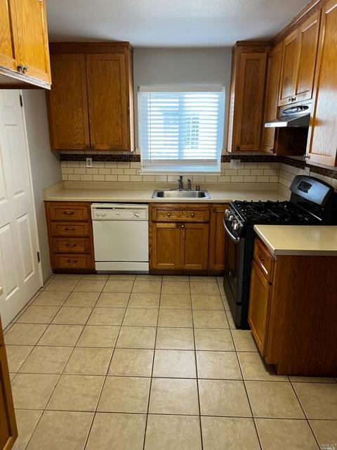 560 Greenbach St, Napa, CA 94559 photo 14