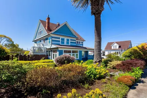 561 Stewart St, Fort Bragg, CA 95437