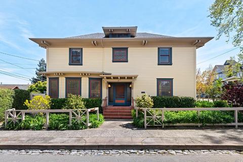 215 Prospect St, Petaluma, CA 94952