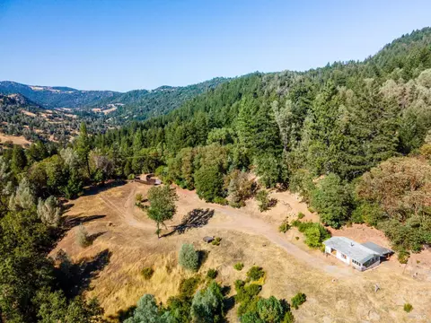 35100 Mendo Dr, Willits, CA 95490
