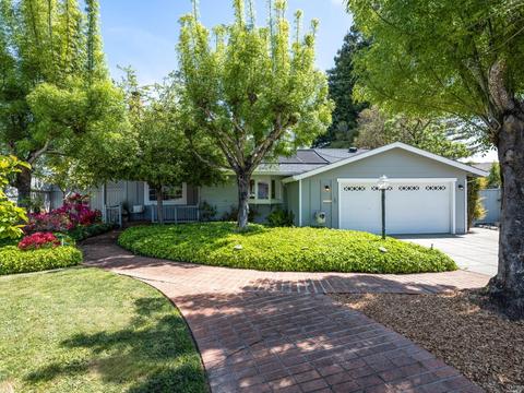 14 Fleetwood Ct, Novato, CA 94947