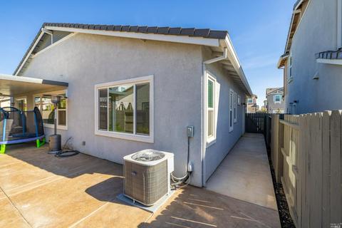 642 Periwinkle Dr, Vacaville, CA 95687 photo 43