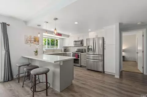 555 Courtyard Cir, Santa Rosa, CA 95407
