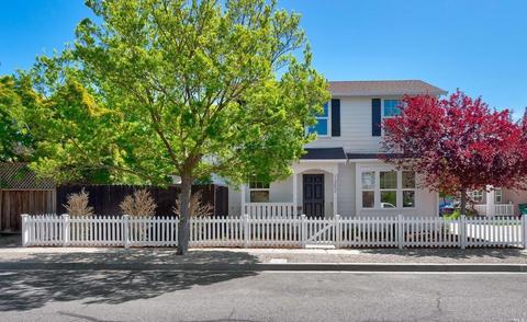 1352 Pueblo Ave, Sonoma, CA 95476