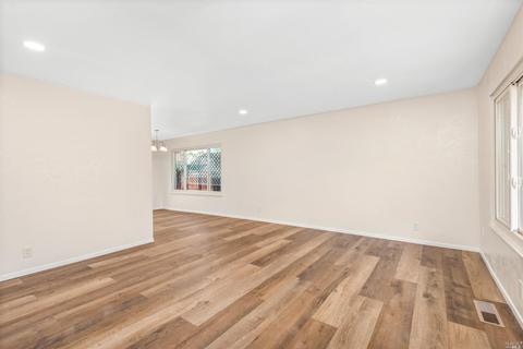 8465 Larch Ave, Cotati, CA 94931 photo 3