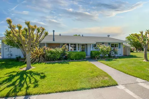 122 Vineyard Cir, Sonoma, CA 95476 photo 2