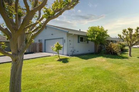 122 Vineyard Cir, Sonoma, CA 95476 photo 4