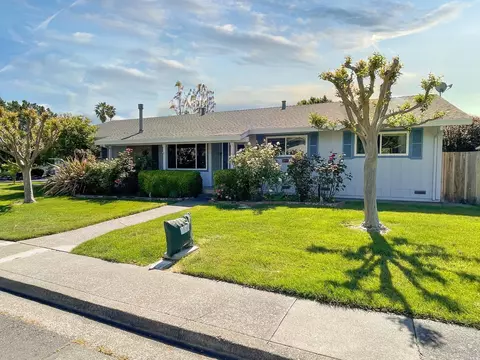 122 Vineyard Cir, Sonoma, CA 95476 photo 3