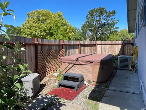 122 Vineyard Cir, Sonoma, CA 95476 photo 5
