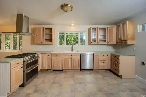 617 Meadow Wood Ln, Willits, CA 95490 photo 4