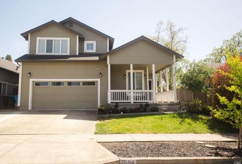 1694 Clover Dr, Santa Rosa, CA 95401