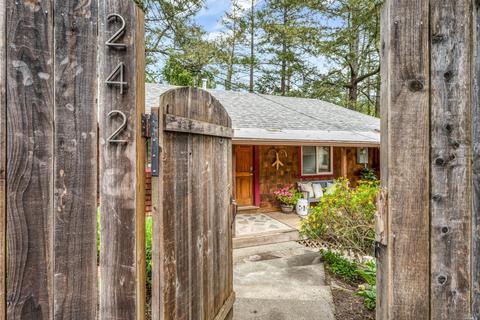 242 Farrell Dr, Forestville, CA 95436