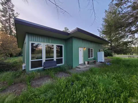 74000 Dobie Ln, Covelo, CA 95428