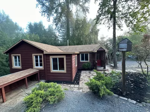 10556 Woodside Dr, Forestville, CA 95436