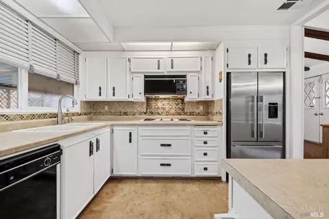 22 Estrella Dr, Santa Rosa, CA 95403