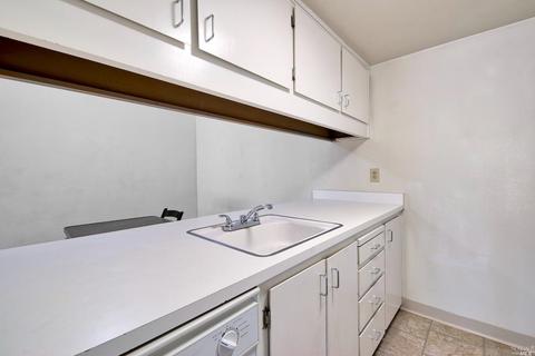 2 Roundtree Blvd, San Rafael, CA 94903 photo 9