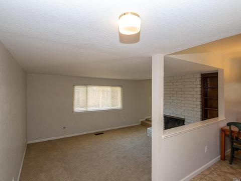 875 W B St, Dixon, CA 95620 photo 3