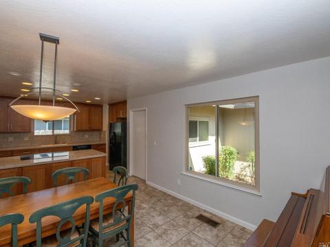 875 W B St, Dixon, CA 95620 photo 4