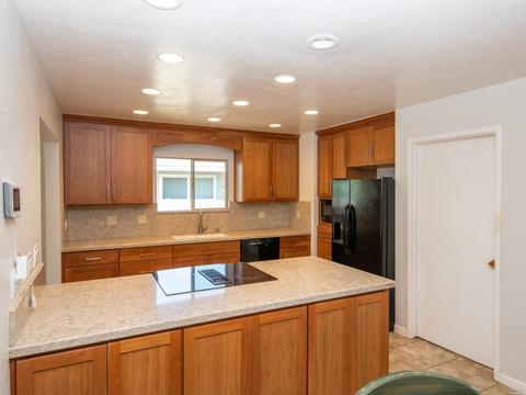 875 W B St, Dixon, CA 95620 photo 7