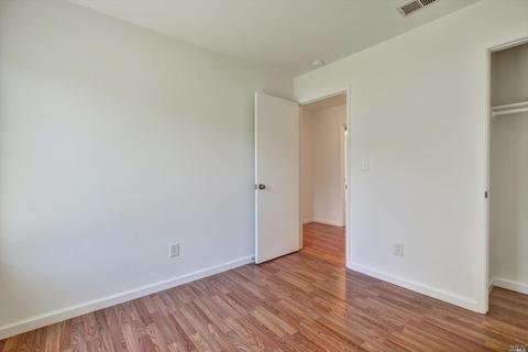 219 Holly St, Vallejo, CA 94589 photo 15