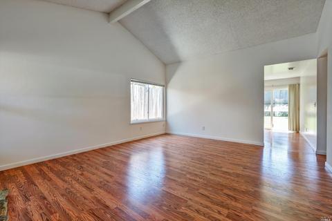 219 Holly St, Vallejo, CA 94589 photo 4