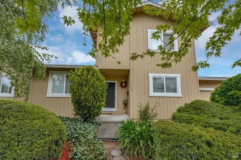 4036 Princeton Dr, Santa Rosa, CA 95405