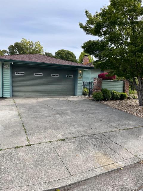 258 Daffodil Dr, Fairfield, CA 94533