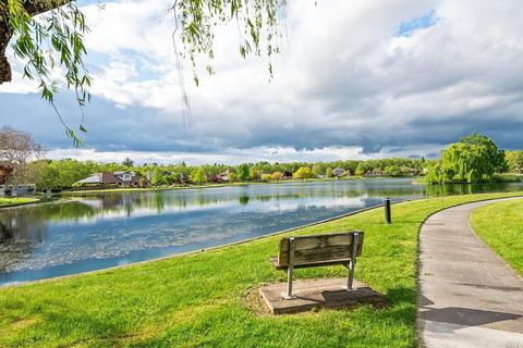 9448 Lakewood Dr, Windsor, CA 95492