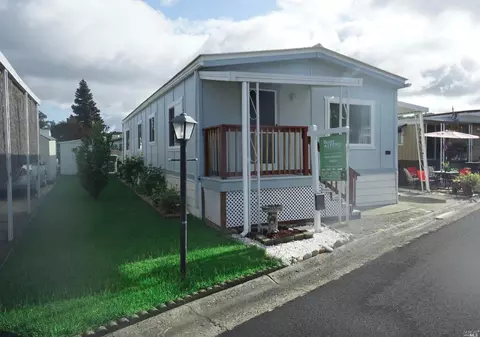 129 Colonial Park Dr, Santa Rosa, CA 95403