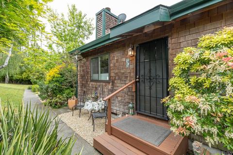 10 Pine Tree Cir, Cotati, CA 94931