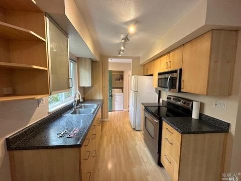 405 Enterprise Dr, Rohnert Park, CA 94928