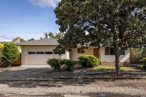 134 Rosewood Dr, Cloverdale, CA 95425