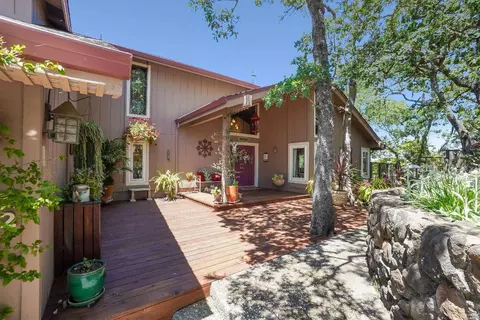 2032 Laguna Vista Dr, Novato, CA 94945