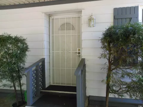 201 Regency Ct, Santa Rosa, CA 95401