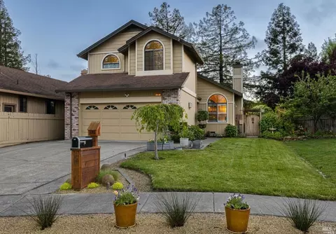 9 Allegheny Ct, Petaluma, CA 94954
