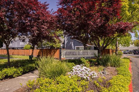 528 Racquet Club Cir, Rohnert Park, CA 94928