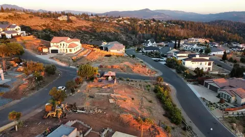 3853 Royal Manor Pl, Santa Rosa, CA 95404