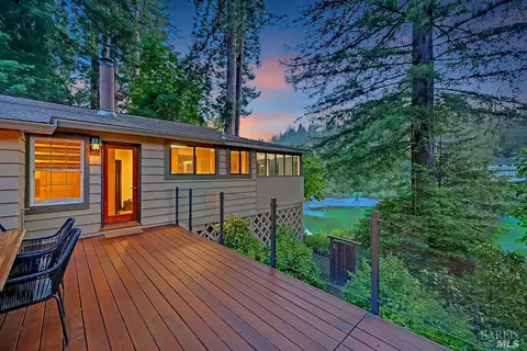 10802 River Dr, Forestville, CA 95436