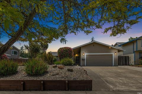 6121 Country Club Dr, Rohnert Park, CA 94928