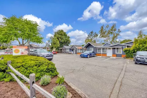 837 Healdsburg Ave, Healdsburg, CA 95448
