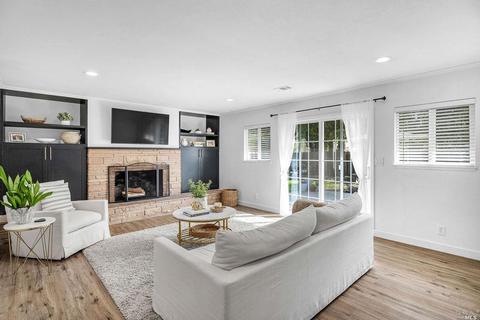 320 Minahen St, Napa, CA 94559