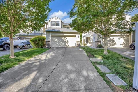 505 Woodlake Dr, Santa Rosa, CA 95405