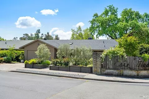 501 Este Madera Ln, Sonoma, CA 95476