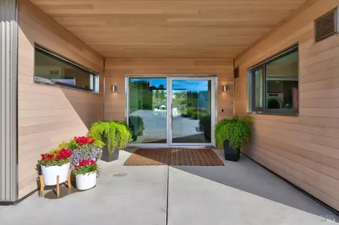 3768 Saint Andrews Dr, Santa Rosa, CA 95403