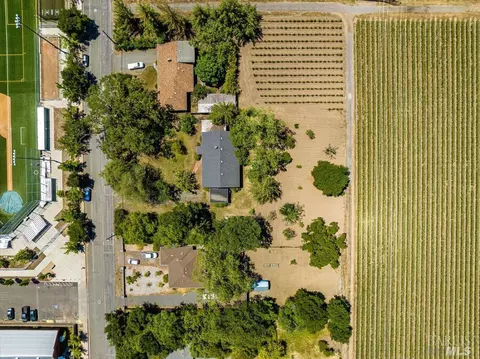 1624 Grayson Ave, Saint Helena, CA 94574