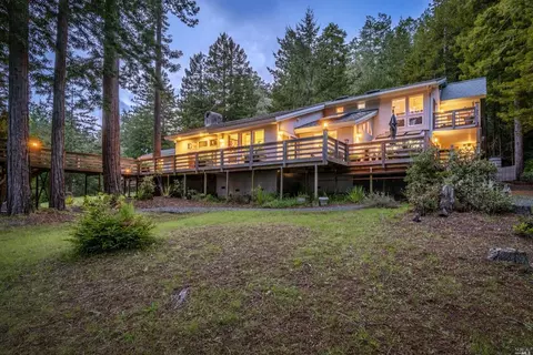 46640 Sunset Dr, Anchor Bay, CA 95445