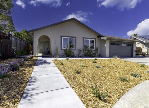 1005 Carob Ct, Petaluma, CA 94954