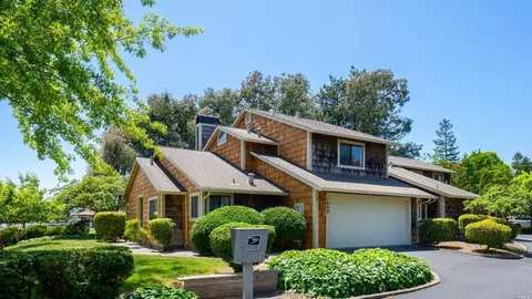 1600 Monroe Ct, Petaluma, CA 94954