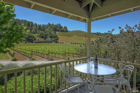 9512 W Dry Creek Rd, Healdsburg, CA 95448